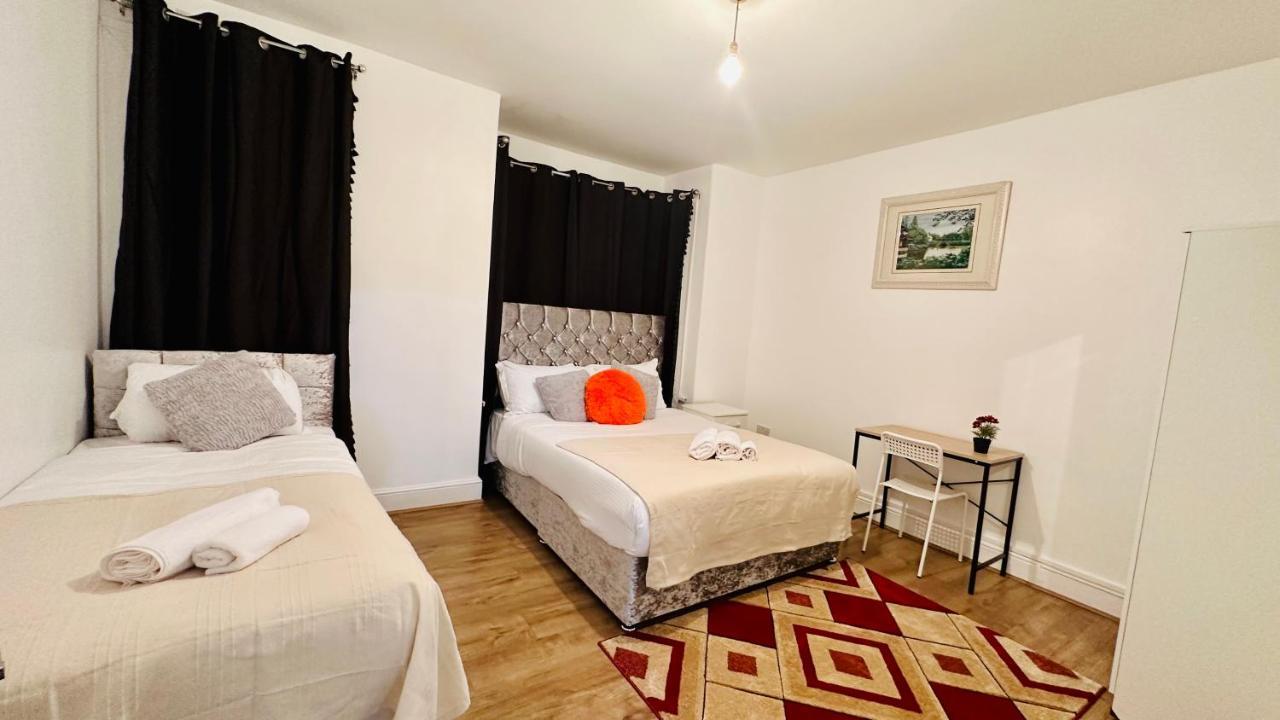 City Lodge Excel Лондон Экстерьер фото