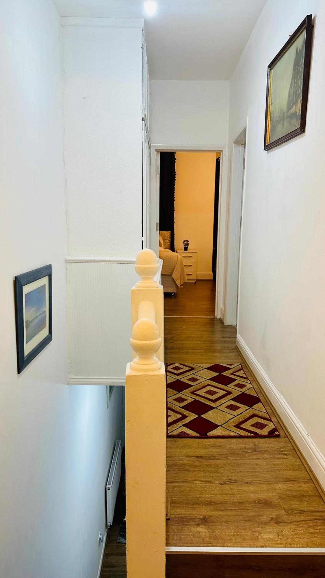 City Lodge Excel Лондон Экстерьер фото