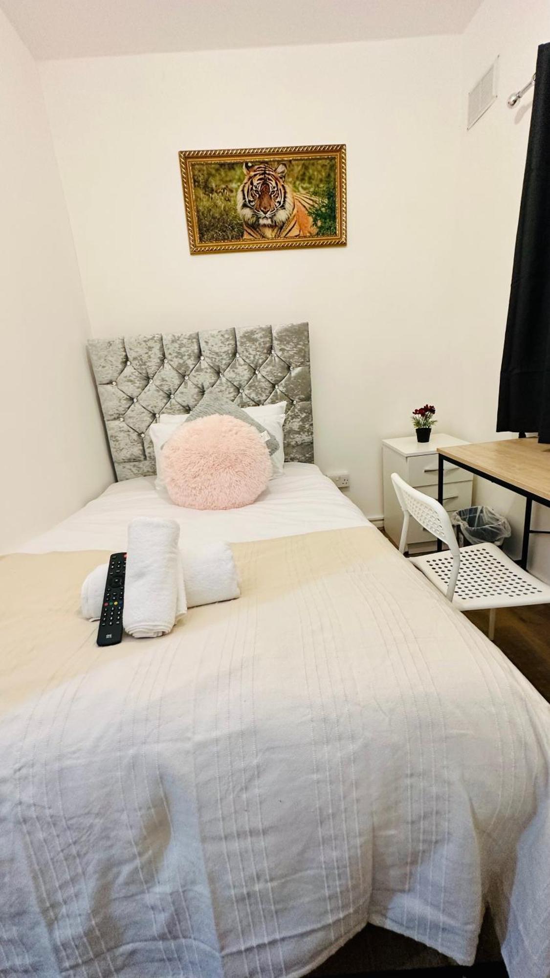 City Lodge Excel Лондон Экстерьер фото